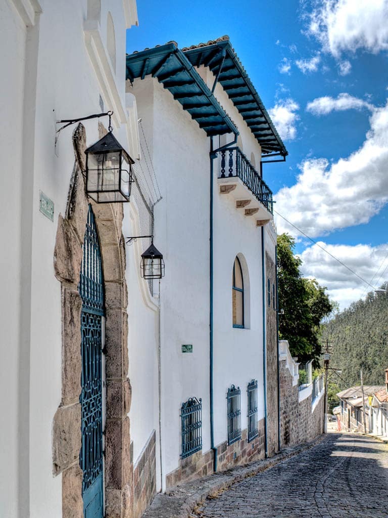 COLONIAL STREETS